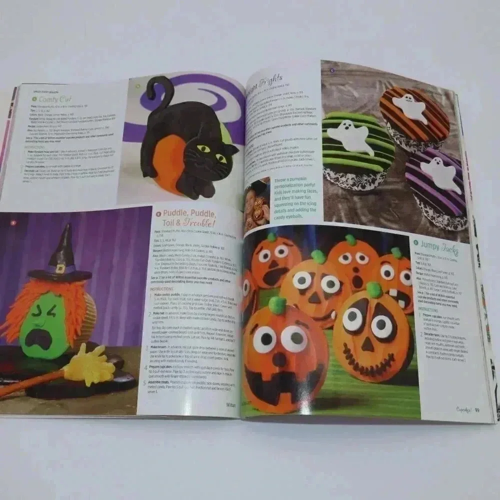 Wilton Cupcakes Book 2012 Featuring 320 Amazing Cupcakes Designs For You To Make